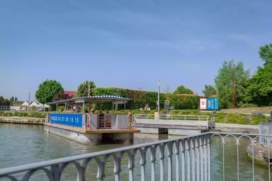 Bootsfahrt auf dem Neuffossé-Kanal